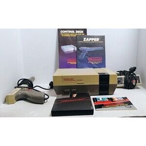 VTG NINTENDO ENTERTAINMENT SYSTEM NES-001 W 2 CONTROLLERS & LIGHT ZAPPER WORKING